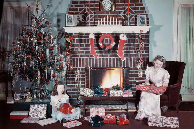 Vintage Christmas vs. Modern Christmas