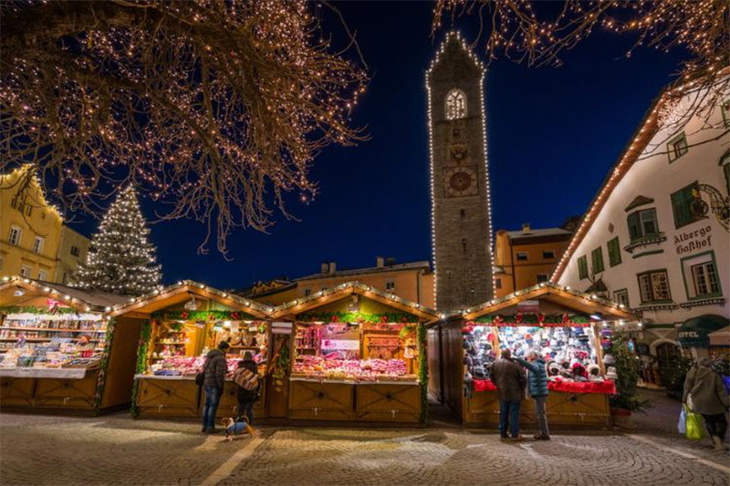 Stroll and enjoy the atmosphere