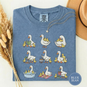Goose Mom And Ducklings, Goose Family Gift Comfort Colors Tee